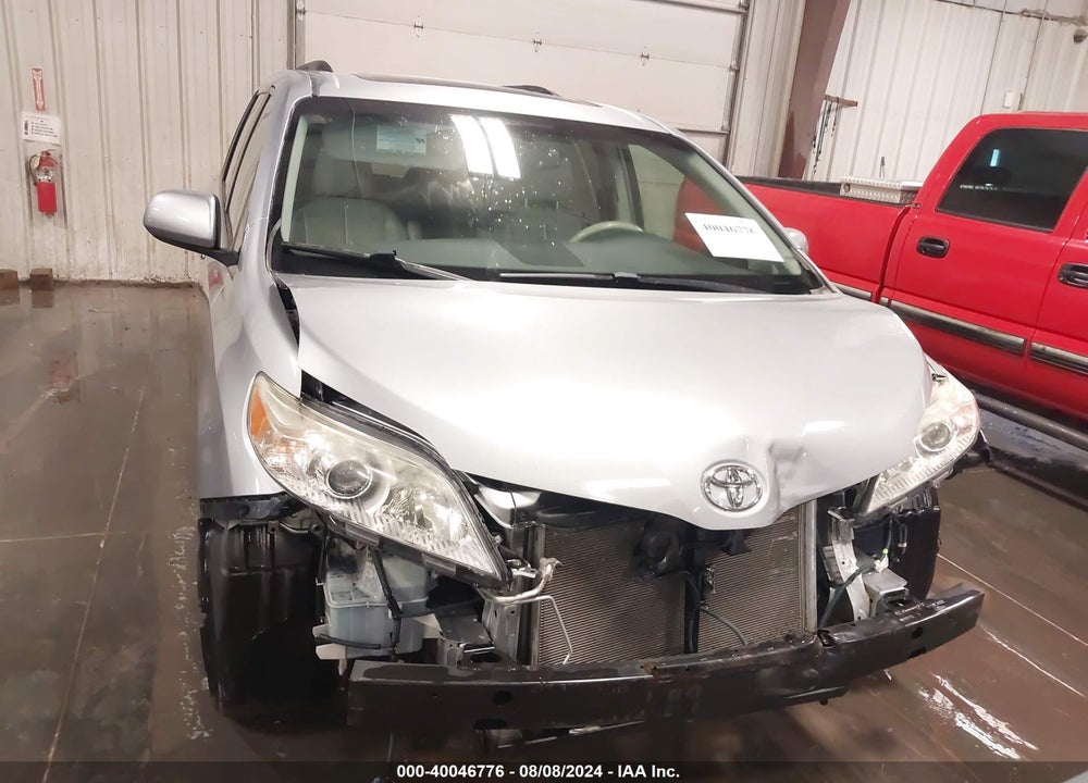 2012 TOYOTA SIENNA XLE V6 8 PASSENGER VIN: 5TDYK3DCXCS183752