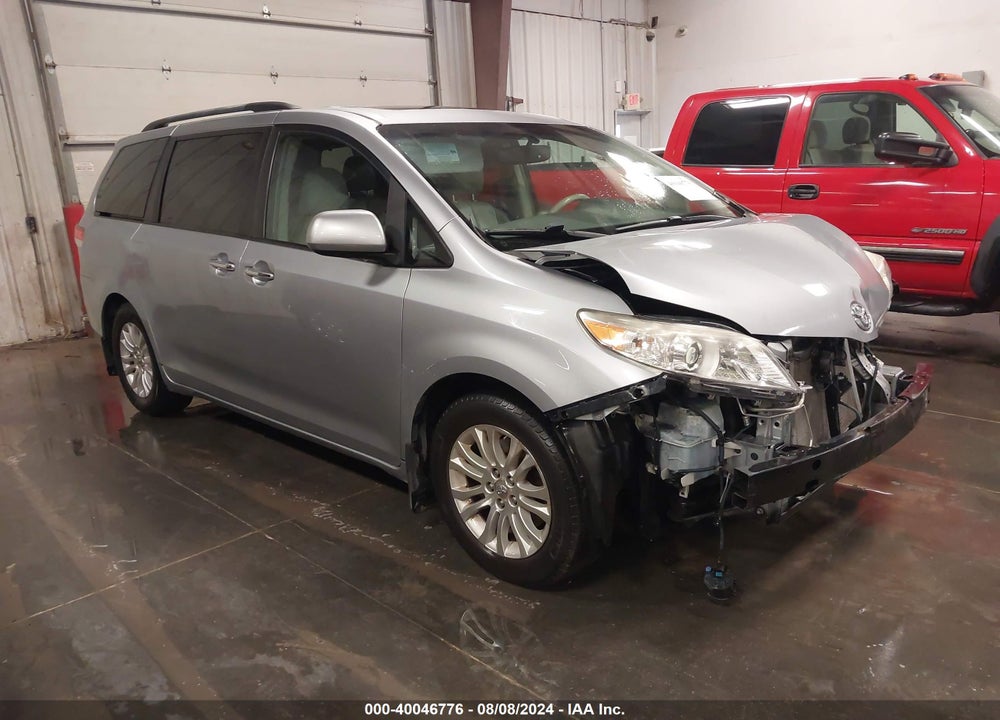 2012 TOYOTA SIENNA XLE V6 8 PASSENGER VIN: 5TDYK3DCXCS183752