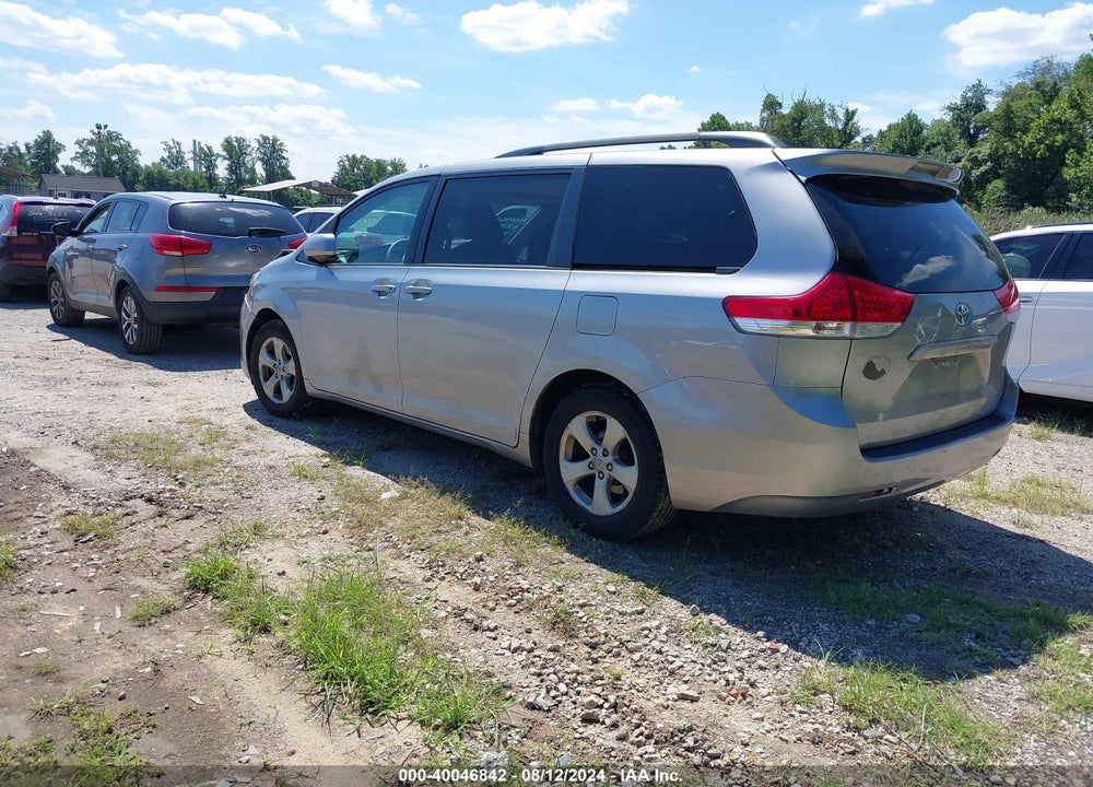 2013 TOYOTA SIENNA LE V6 8 PASSENGER VIN: 5TDKK3DC6DS303411