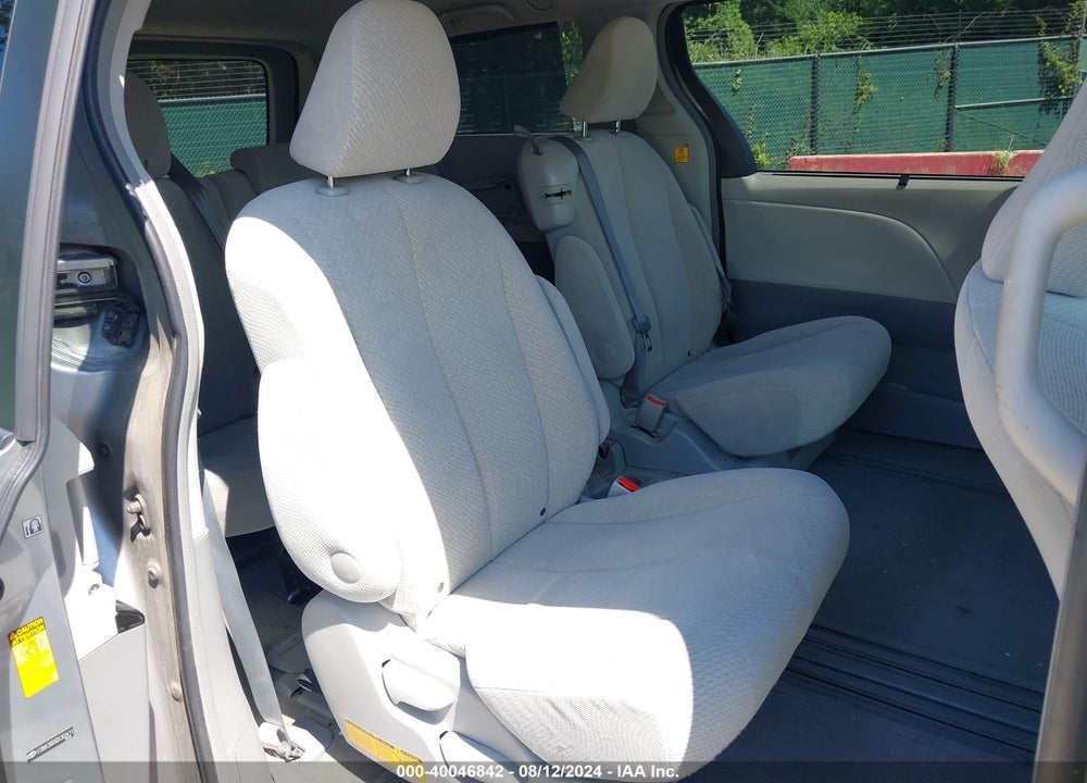 2013 TOYOTA SIENNA LE V6 8 PASSENGER VIN: 5TDKK3DC6DS303411
