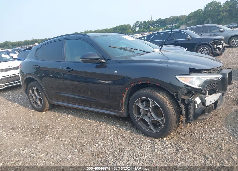 2022 ALFA ROMEO STELVIO TI AWD VIN: ZASPAKBN3N7D39325