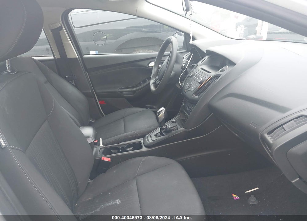 2016 FORD FOCUS SE VIN: 1FADP3K21GL319600