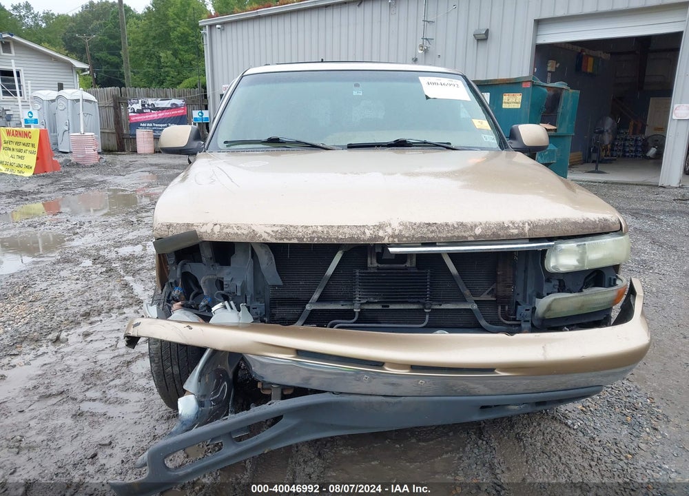 2000 CHEVROLET SUBURBAN 1500 LT VIN: 3GNFK16T0YG138440