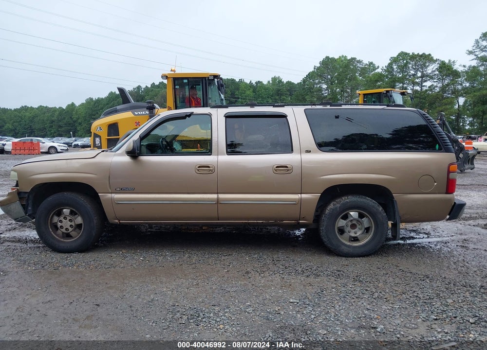 2000 CHEVROLET SUBURBAN 1500 LT VIN: 3GNFK16T0YG138440