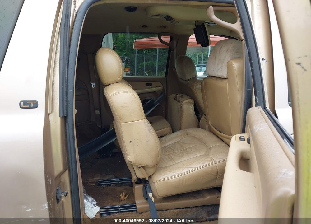 2000 CHEVROLET SUBURBAN 1500 LT VIN: 3GNFK16T0YG138440