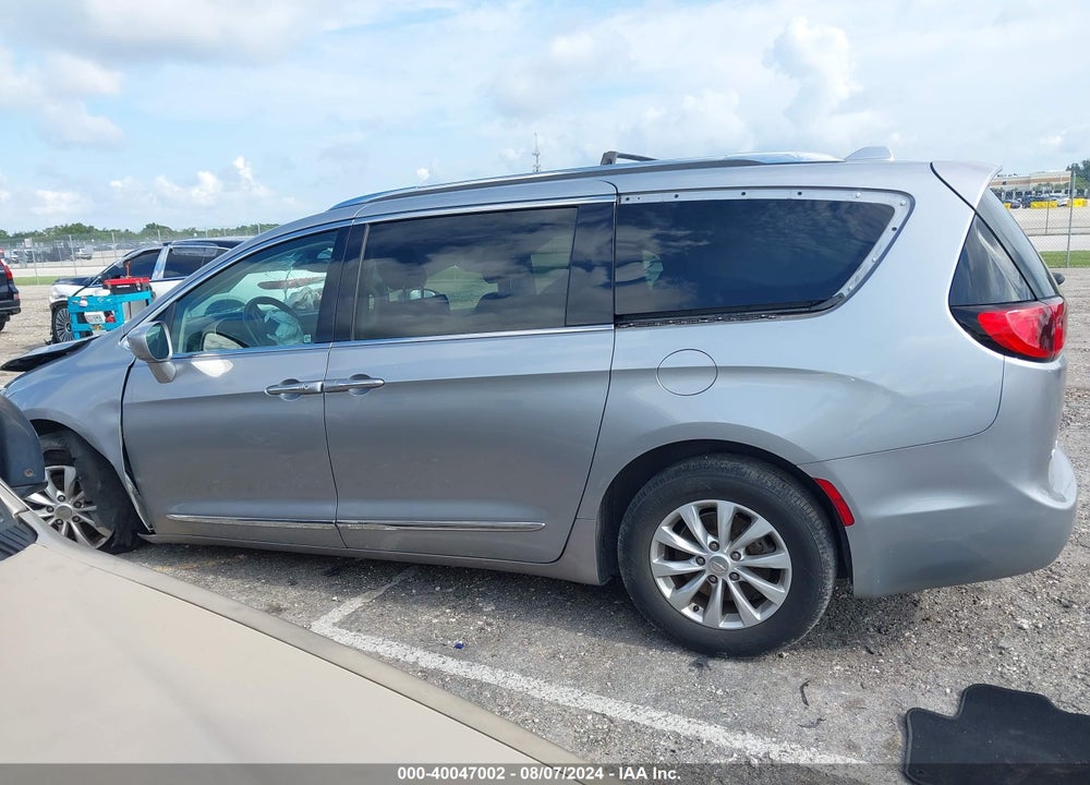 2019 CHRYSLER PACIFICA TOURING L VIN: 2C4RC1BG1KR685472