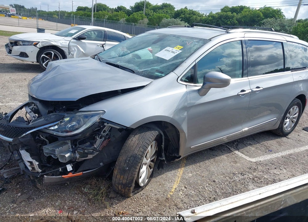 2019 CHRYSLER PACIFICA TOURING L VIN: 2C4RC1BG1KR685472