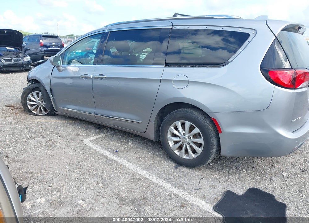 2019 CHRYSLER PACIFICA TOURING L VIN: 2C4RC1BG1KR685472