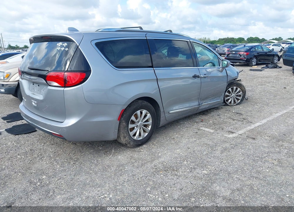 2019 CHRYSLER PACIFICA TOURING L VIN: 2C4RC1BG1KR685472