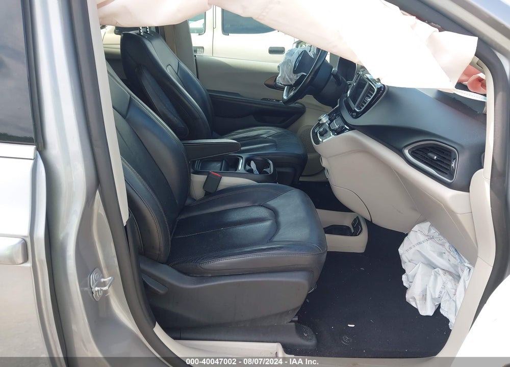 2019 CHRYSLER PACIFICA TOURING L VIN: 2C4RC1BG1KR685472