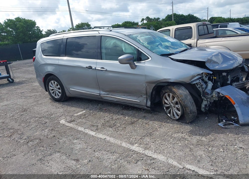 2019 CHRYSLER PACIFICA TOURING L VIN: 2C4RC1BG1KR685472