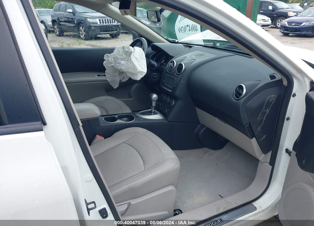 2013 NISSAN ROGUE SV W/SL PKG VIN: JN8AS5MT3DW008102
