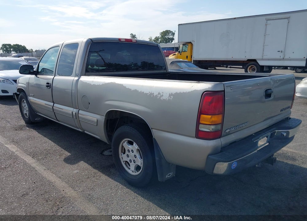 2000 CHEVROLET SILVERADO 1500 LS VIN: 2GCEC19T6Y1391428