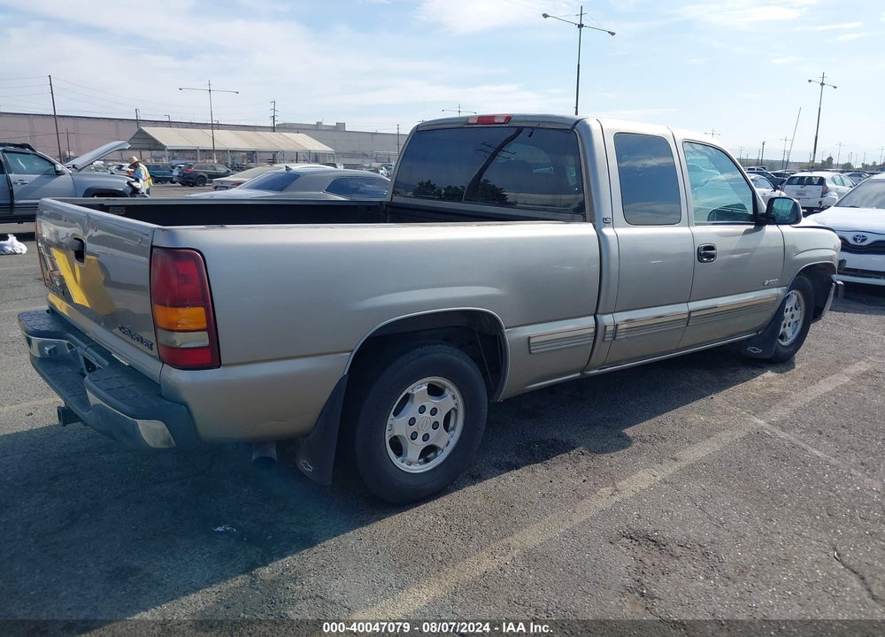2000 CHEVROLET SILVERADO 1500 LS VIN: 2GCEC19T6Y1391428