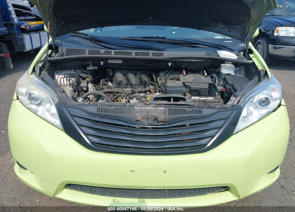 2014 TOYOTA SIENNA LE V6 8 PASSENGER VIN: 5TDKK3DC2ES421201