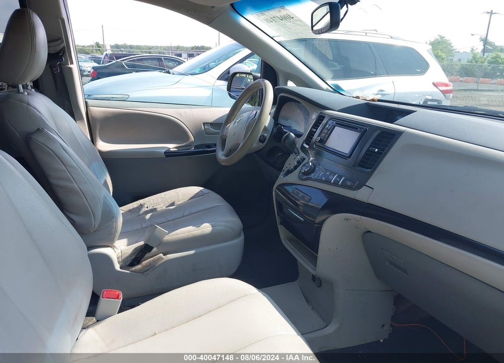 2014 TOYOTA SIENNA LE V6 8 PASSENGER VIN: 5TDKK3DC2ES421201
