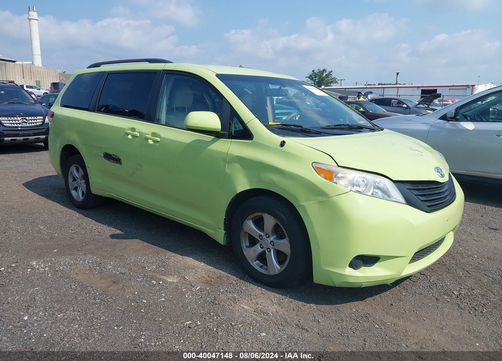 2014 TOYOTA SIENNA LE V6 8 PASSENGER VIN: 5TDKK3DC2ES421201