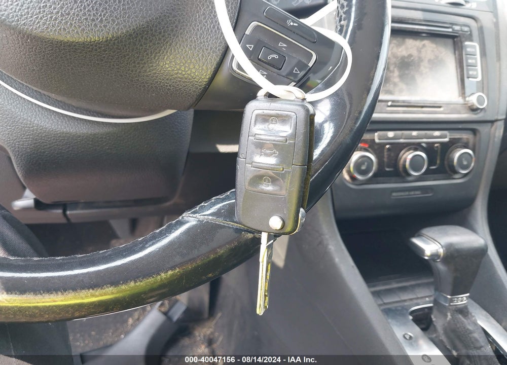 2010 VOLKSWAGEN JETTA TDI VIN: 3VWTL7AJ4AM638400