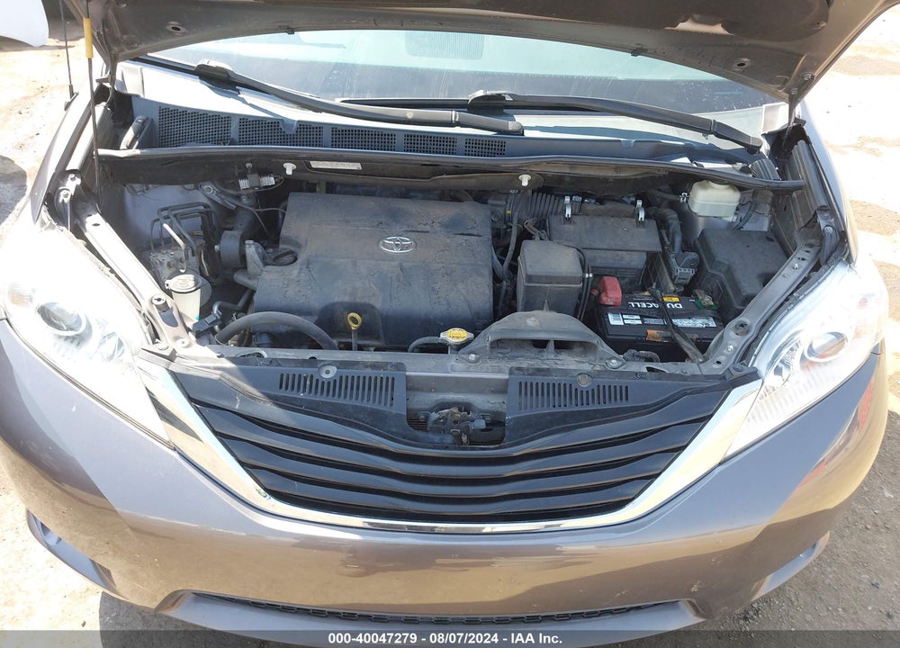 2014 TOYOTA SIENNA LE V6 8 PASSENGER VIN: 5TDKK3DC8ES446068