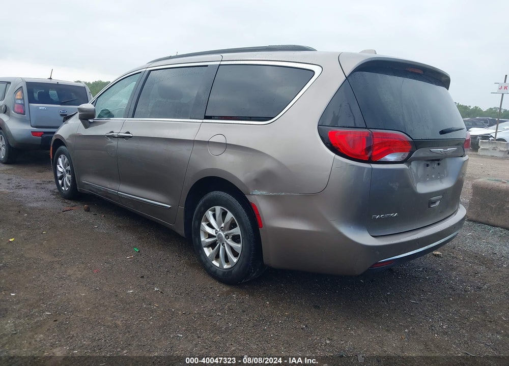 2017 CHRYSLER PACIFICA TOURING L VIN: 2C4RC1BGXHR823356