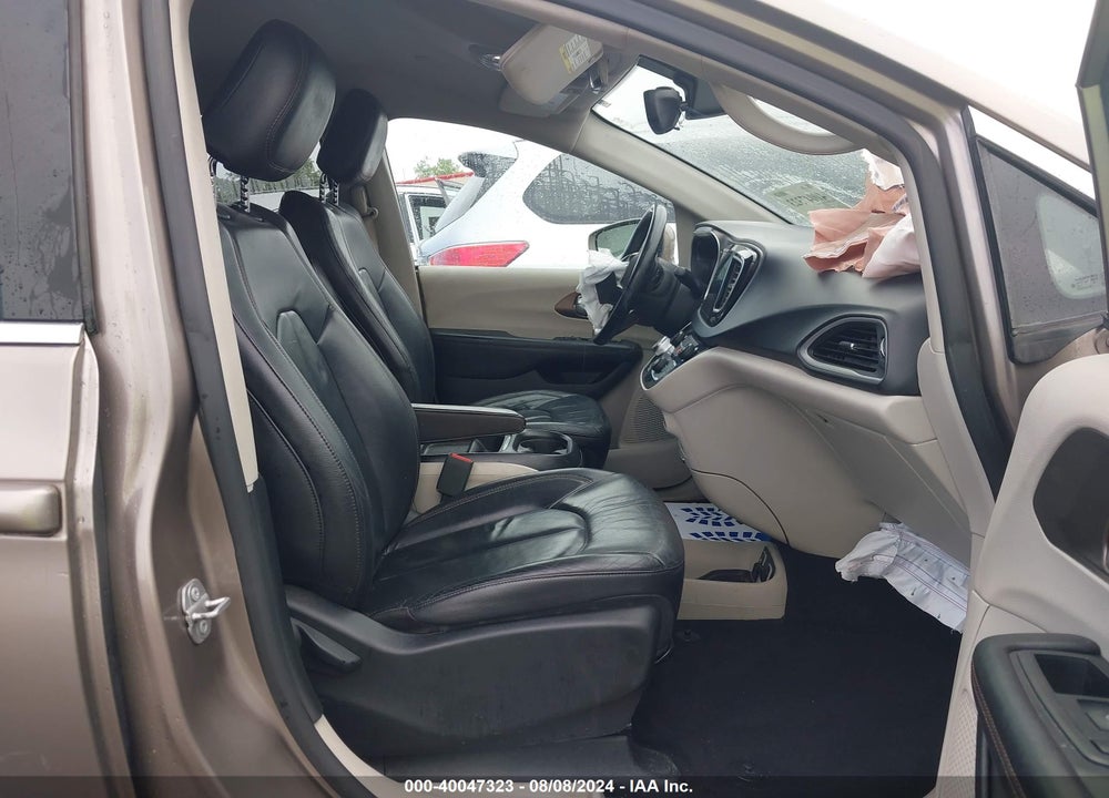 2017 CHRYSLER PACIFICA TOURING L VIN: 2C4RC1BGXHR823356