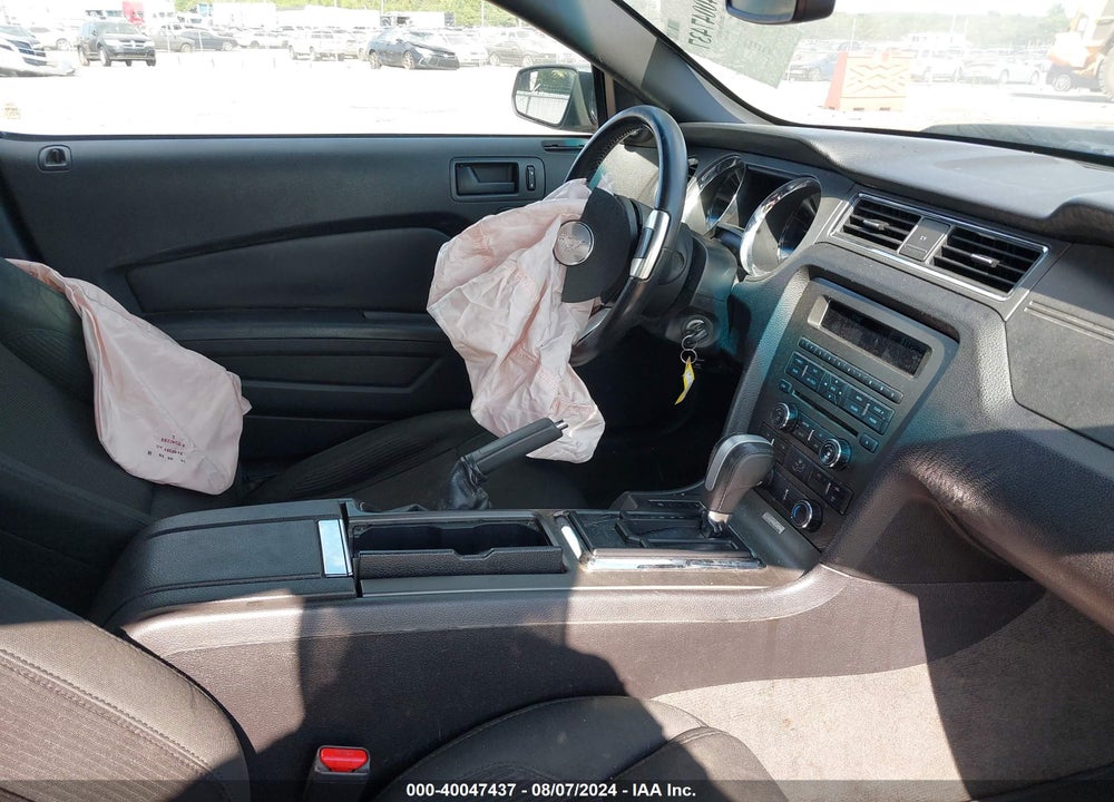 2014 FORD MUSTANG V6 VIN: 1ZVBP8AM5E5334388