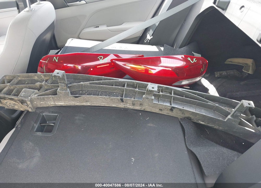 2018 HYUNDAI ELANTRA SE VIN: KMHD74LFXJU646110