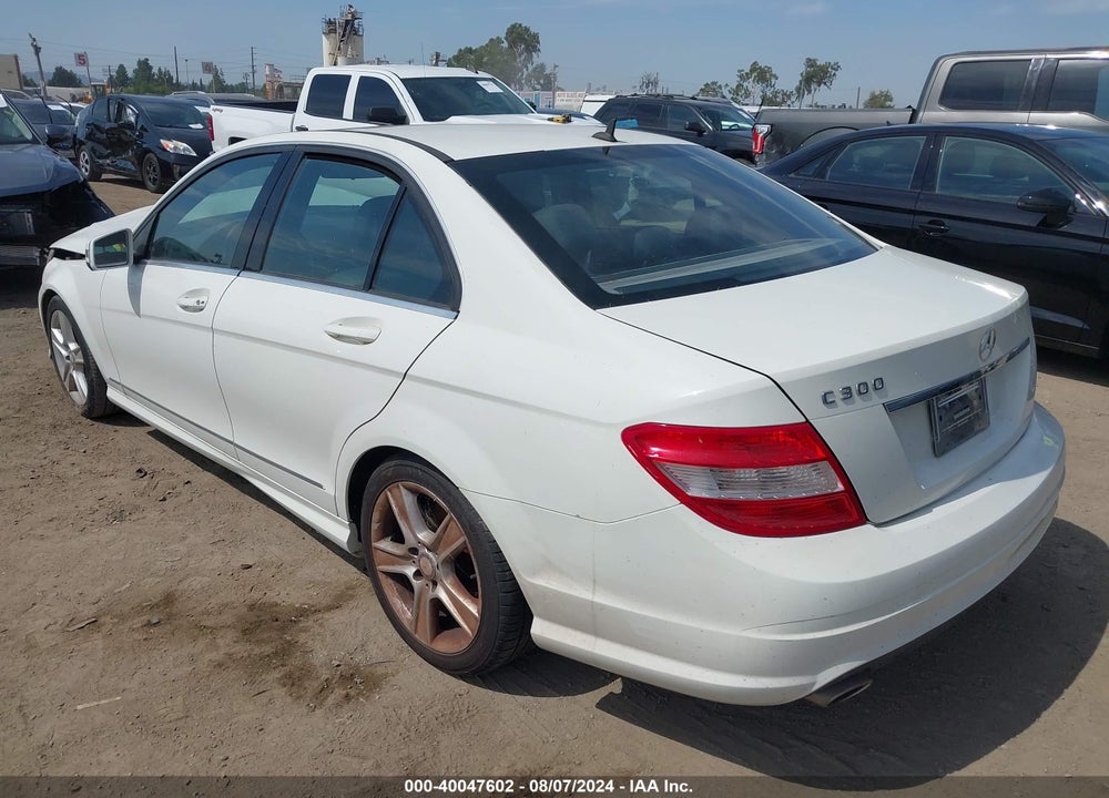 2010 MERCEDES-BENZ C 300 LUXURY/SPORT VIN: WDDGF5EB5AR112803