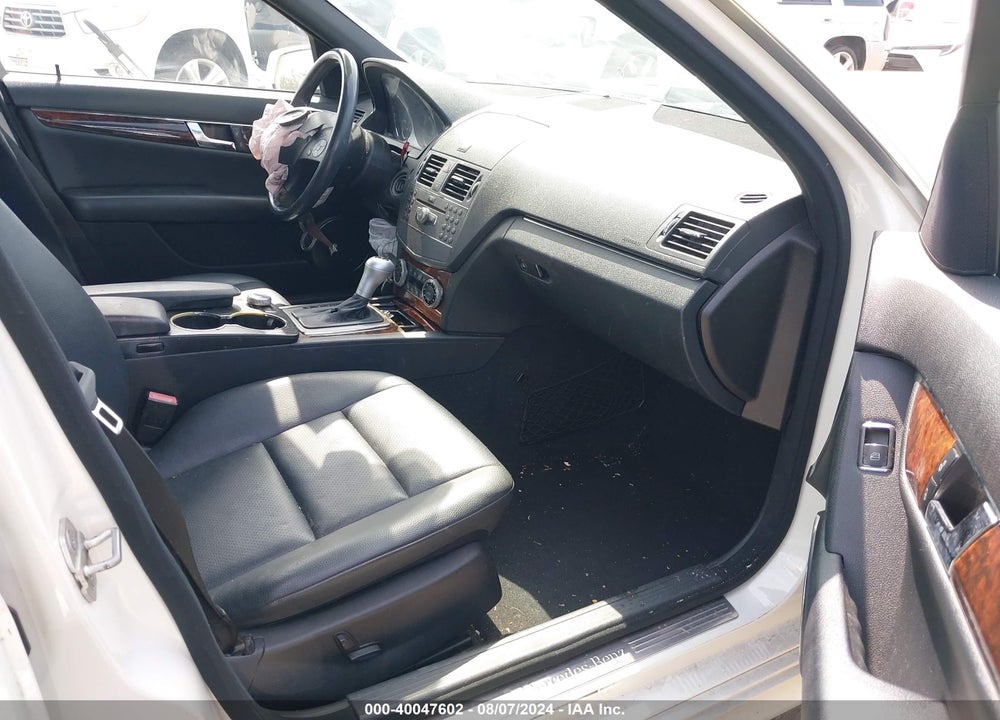 2010 MERCEDES-BENZ C 300 LUXURY/SPORT VIN: WDDGF5EB5AR112803