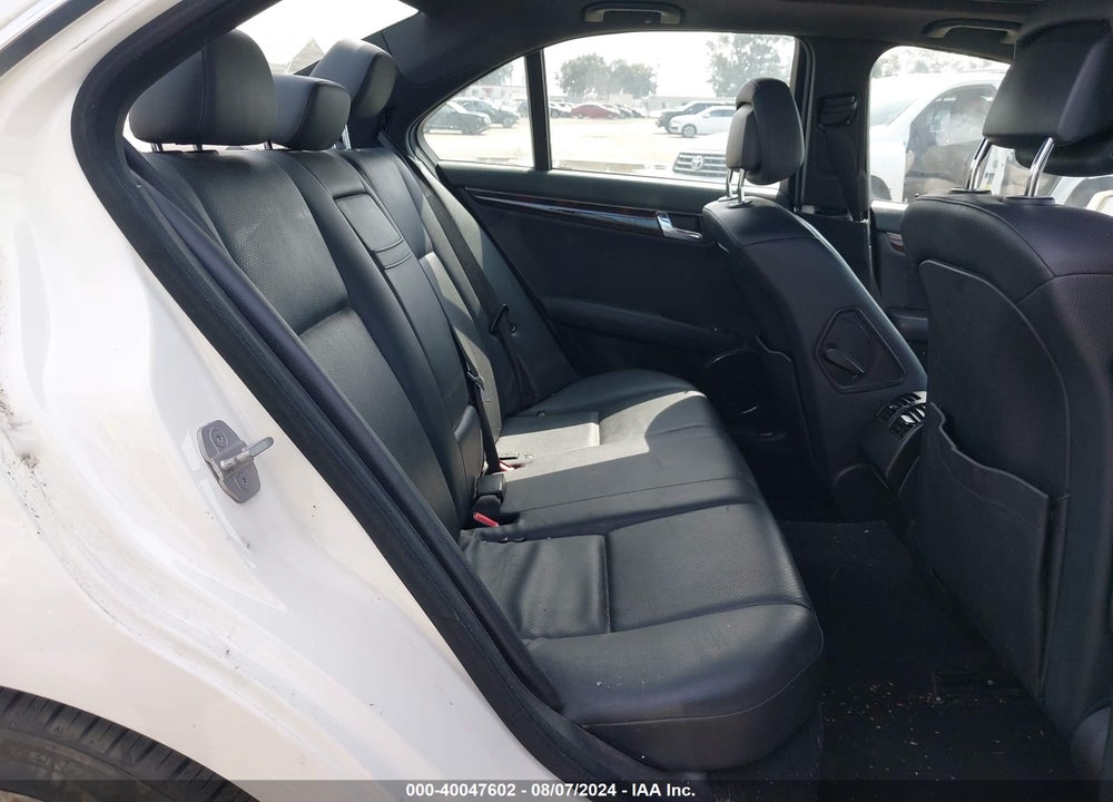 2010 MERCEDES-BENZ C 300 LUXURY/SPORT VIN: WDDGF5EB5AR112803