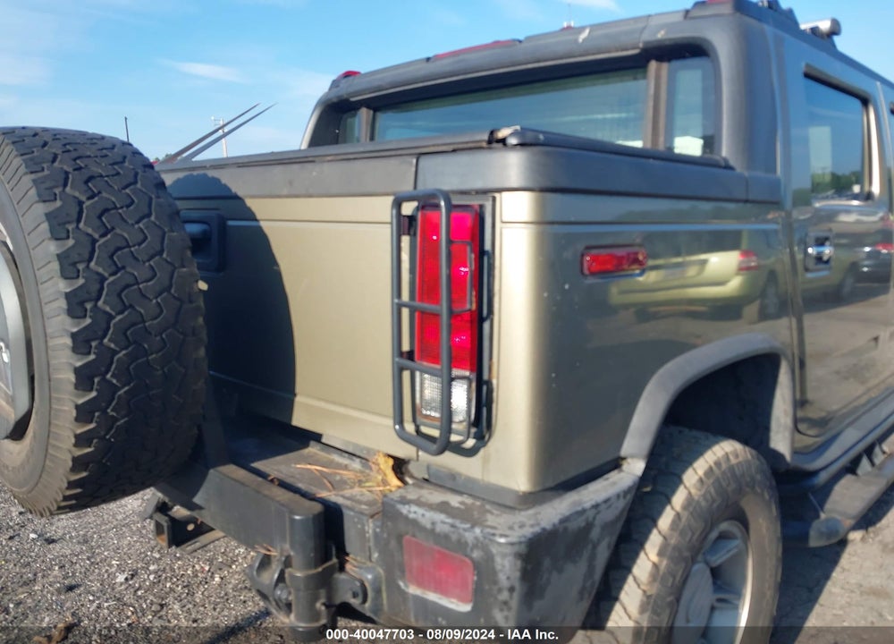 2005 HUMMER H2 SUT VIN: 5GRGN22U75H109185