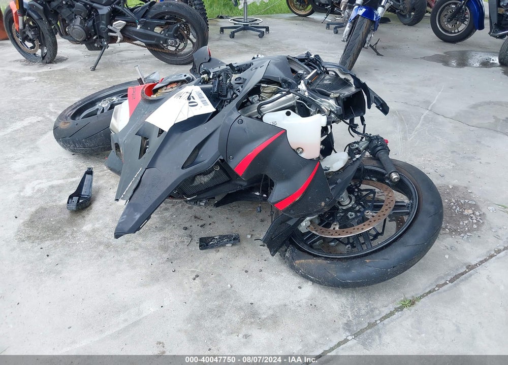 2023 DUCATI PANIGALE V4S VIN: ZDMDAGWW4PB004106