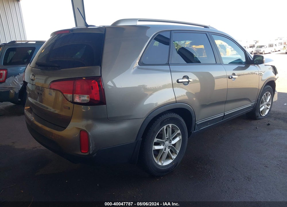 2015 KIA SORENTO LX VIN: 5XYKTDA62FG632253