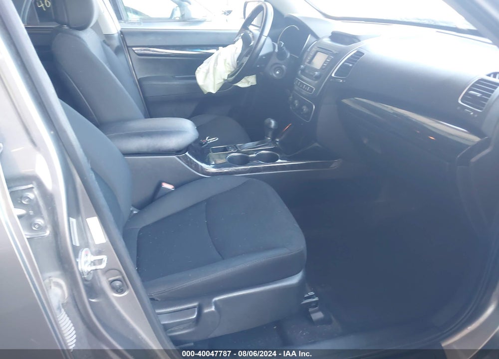 2015 KIA SORENTO LX VIN: 5XYKTDA62FG632253
