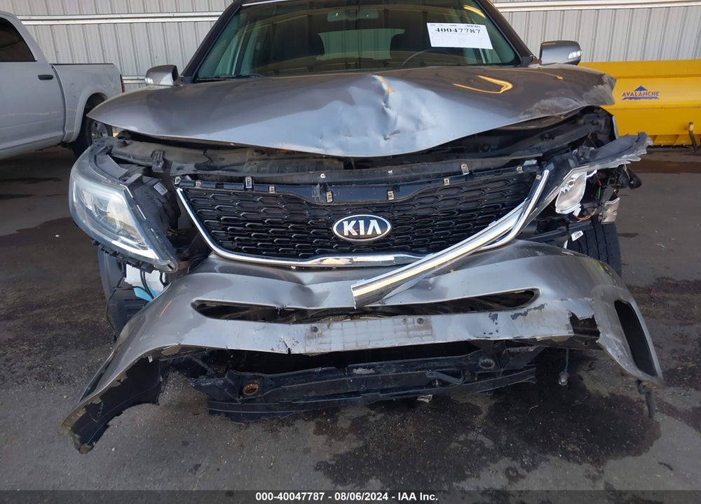 2015 KIA SORENTO LX VIN: 5XYKTDA62FG632253