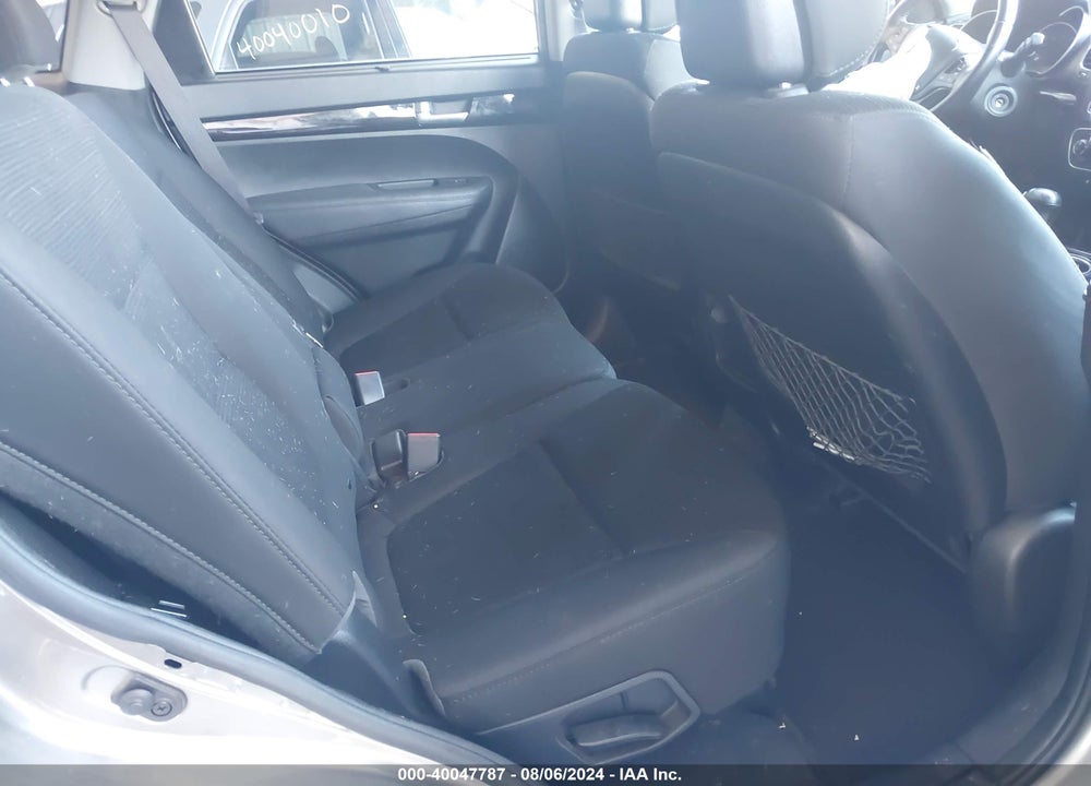 2015 KIA SORENTO LX VIN: 5XYKTDA62FG632253