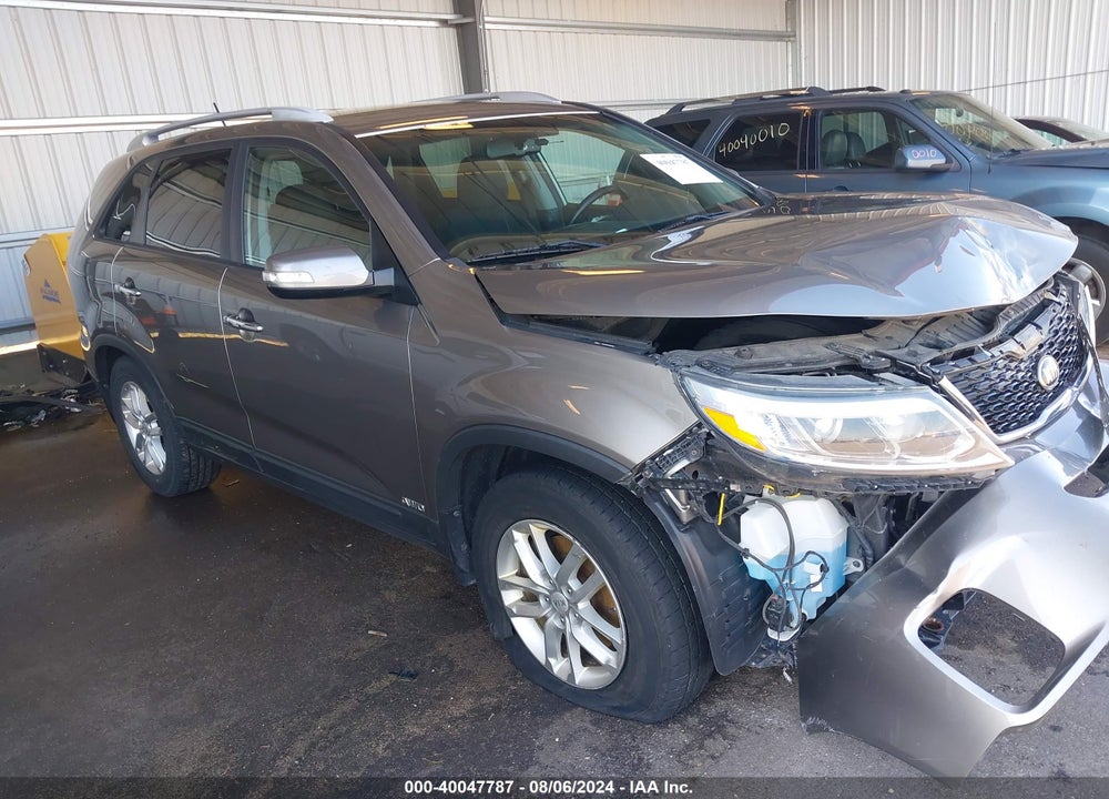 2015 KIA SORENTO LX VIN: 5XYKTDA62FG632253