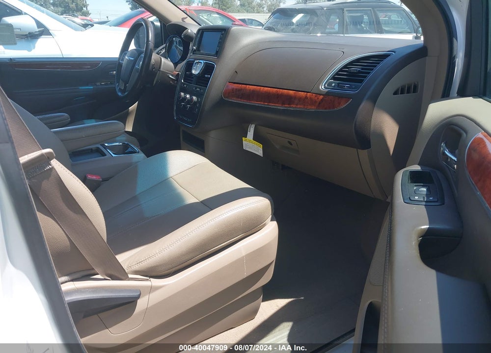 2015 CHRYSLER TOWN & COUNTRY LX VIN: 2C4RC1AG8FR672659