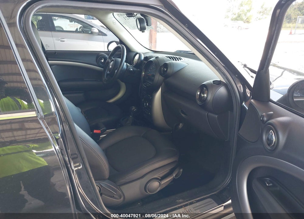 2016 MINI COUNTRYMAN COOPER VIN: WMWZB3C55GWR48652