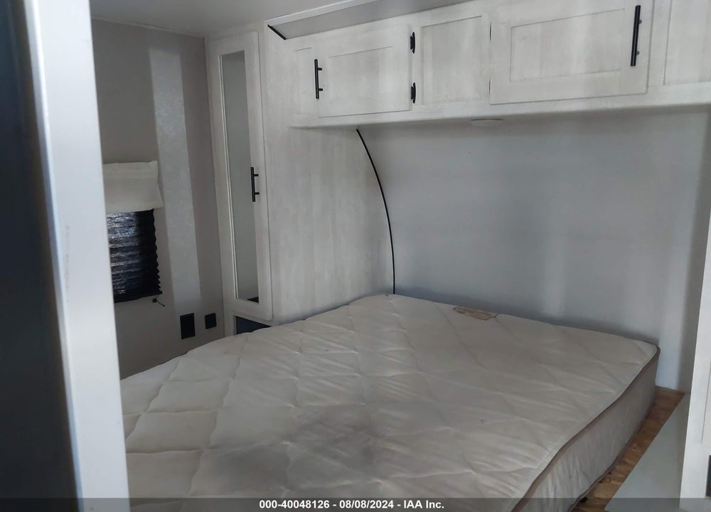 2022 SHASTA M-26DB VIN: 5ZT2SSRB1NE019815