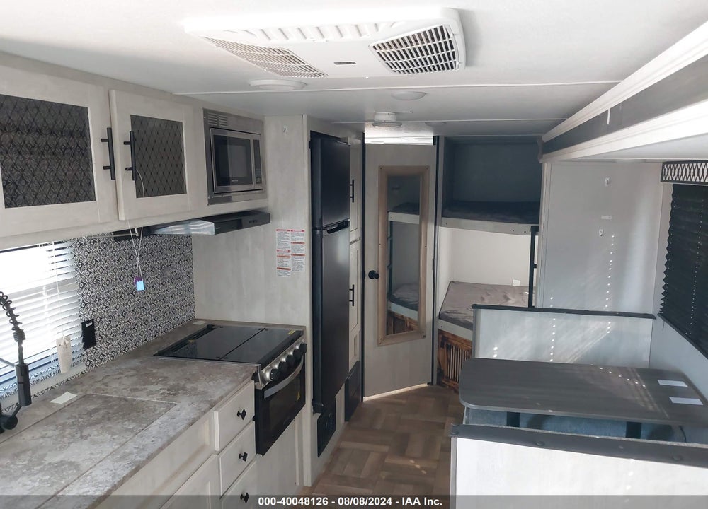 2022 SHASTA M-26DB VIN: 5ZT2SSRB1NE019815