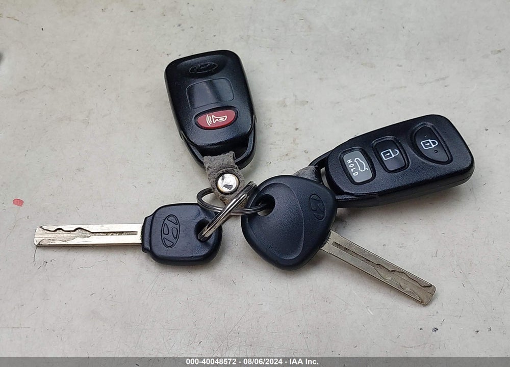2013 HYUNDAI SONATA GLS VIN: 5NPEB4AC1DH643868