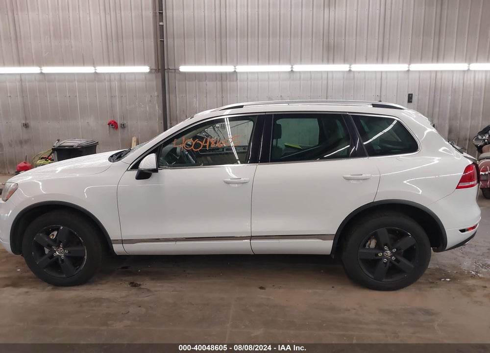 2013 VOLKSWAGEN TOUAREG VR6 LUX VIN: WVGEF9BPXDD002528