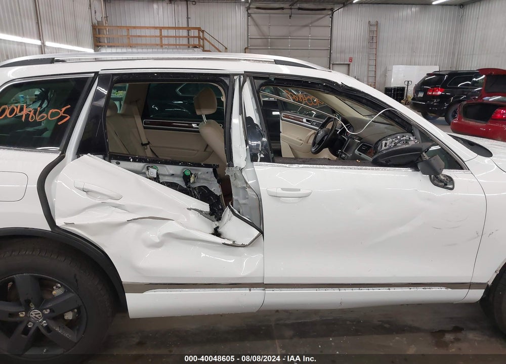 2013 VOLKSWAGEN TOUAREG VR6 LUX VIN: WVGEF9BPXDD002528