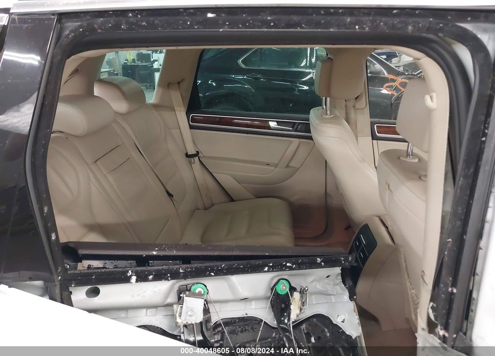 2013 VOLKSWAGEN TOUAREG VR6 LUX VIN: WVGEF9BPXDD002528