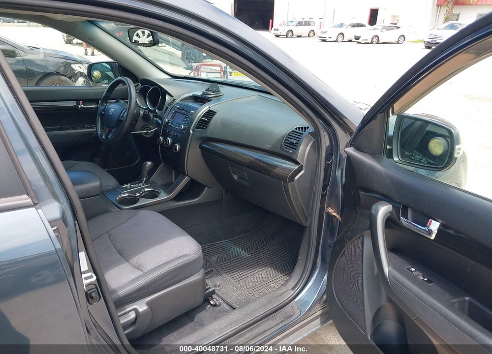 2011 KIA SORENTO LX VIN: 5XYKT3A17BG145378