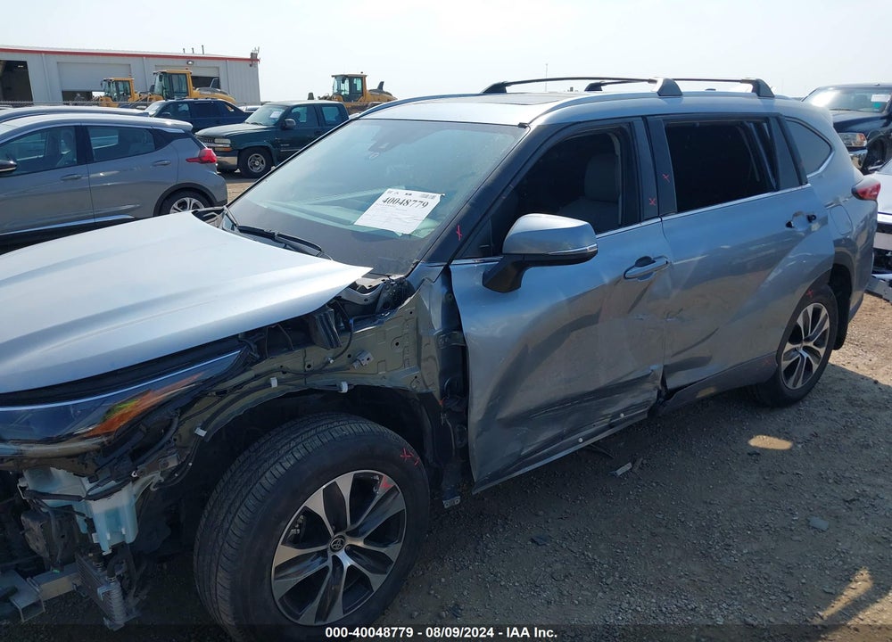 2021 TOYOTA HIGHLANDER XLE VIN: 5TDGZRAH6MS084518