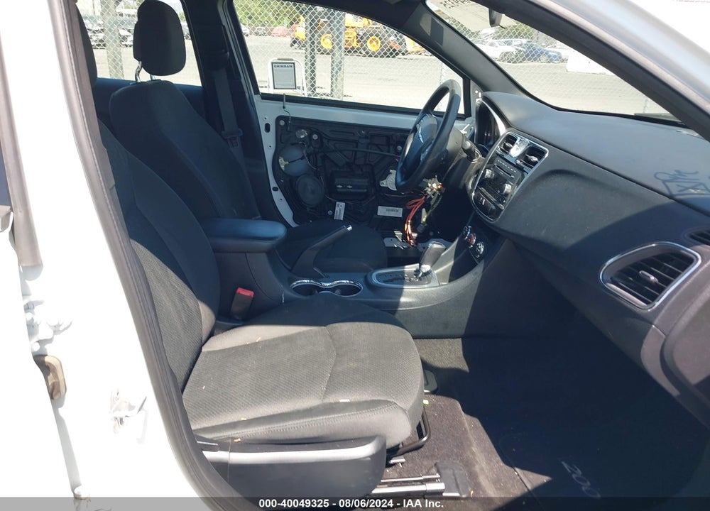 2011 CHRYSLER 200 LX VIN: 1C3BC4FB1BN589859