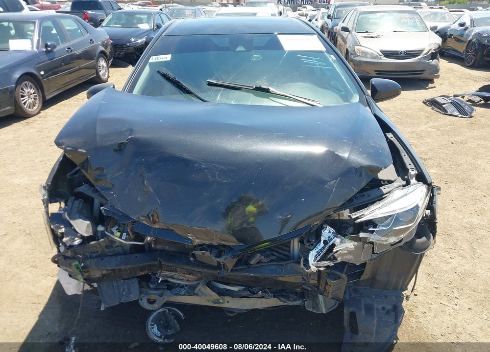 2018 TOYOTA COROLLA XLE VIN: 5YFBURHEXJP738428