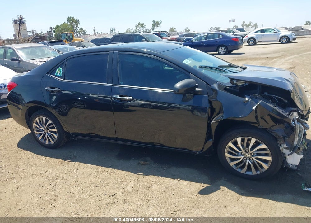 2018 TOYOTA COROLLA XLE VIN: 5YFBURHEXJP738428